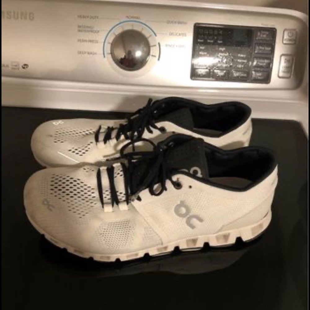 White Cloud “On Running” Shoes Size 9.5